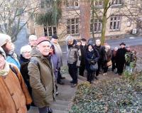 Stadtrundgang durch Marburg an der Lahn mit Prof. Mehlhorn (Vordergrund) und Ulrich Klein bei einem Seminar am 02.-04.12.2016